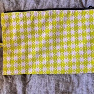 Baggu medium Go Pouch pixel